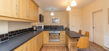 Flat to rent in Warwick Street, Heaton, Newcastle Upon Tyne NE6