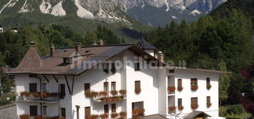 Albergo piazza 4 novembre, Forno Di Zoldo, Val di Zoldo