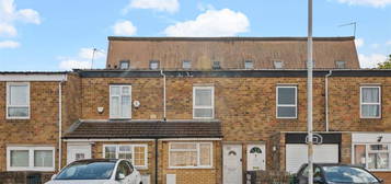 Town house for sale in Ash Grove, Hayes UB3