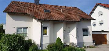 Großzügiges Zweifamilienhaus in Kraichtal-Unteröwisheim
