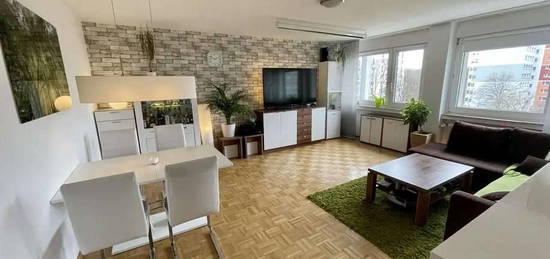 Exklusive, modernisierte 1-Raum-Wohnung mit Einbauküche in München Perlach