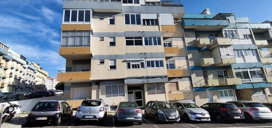 Arrendamento de Apartamento T3  na avenida Duque de Loulé