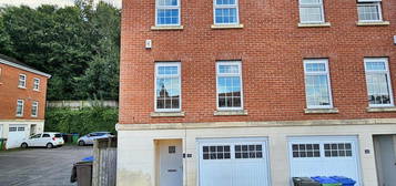 3 bedroom town house for sale