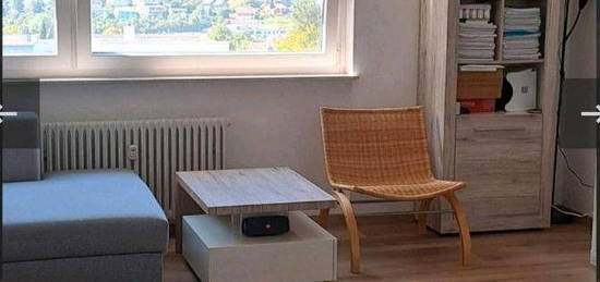 Schöne und helle Wohnung mit Balkon und Einbauküche zu vermieten