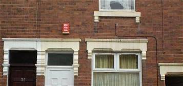 Terraced house to rent in Carlton Road, Stoke-On-Trent ST4