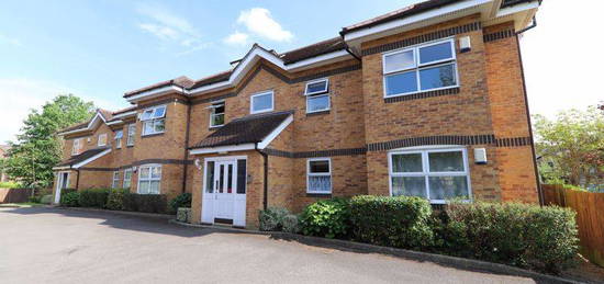 Flat to rent in Talbot Road, Rickmansworth WD3