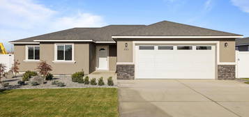 203 Luli St, Grandview, WA 98930