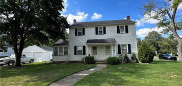 33 Baker St, Berea, OH 44017