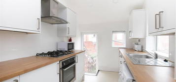 Maisonette to rent in Dinsdale Road, Sandyford, Newcastle Upon Tyne NE2