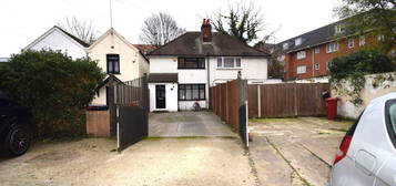 Property to rent in Grays Place, Slough SL2