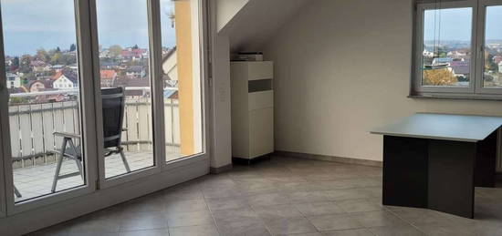 Schöne und gepflegte 4-Zimmer-Dachgeschosswohnung mit Balkon und EBK in Bretzfeld-Bitzfeld