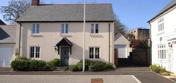 4 bedroom detached house to rent