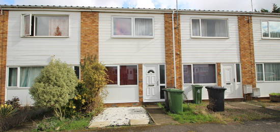 Terraced house to rent in Gainsborough Close, Cambridge, Cambridgeshire CB4