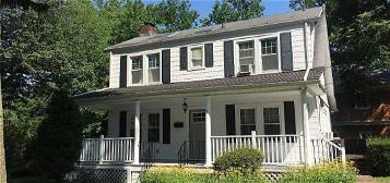 5 Forest Ave, Great Neck, NY 11023