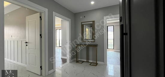 MGHOUSE SİTE İÇERİSİ MODERN KONSEPT HAVUZLU SATILIK LÜX 3+1DAİRE