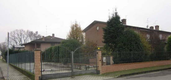 Villa all'asta in via Vittorio Bachelet, 12