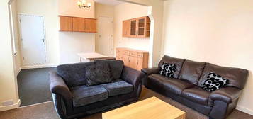 4 bed terraced house to rent