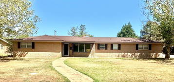 2500 N 3rd St, Tahoka, TX 79373