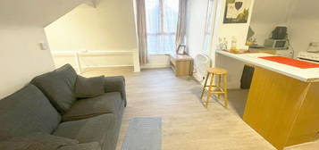 Studio to rent in Thornbury Avenue, Shirley, Southampton SO15