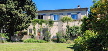 Maison bourgeoise avec jardin à vendre proche de Sainte Cécile les Vignes