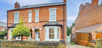 3 bed semi-detached house for sale