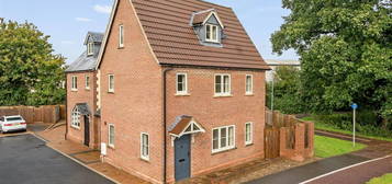 3 bed link detached house for sale