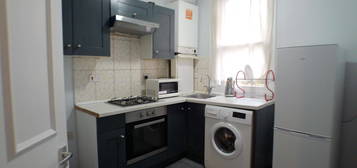 Flat to rent in Petherton Road, London N5