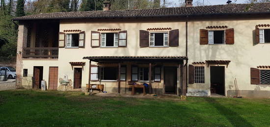 Casale/cascina in vendita a Borgonovo Val Tidone