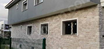 1+1 yola yakın,eşyalı daire