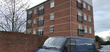 Flat to rent in Lawn Road, Northfleet, Gravesend DA11