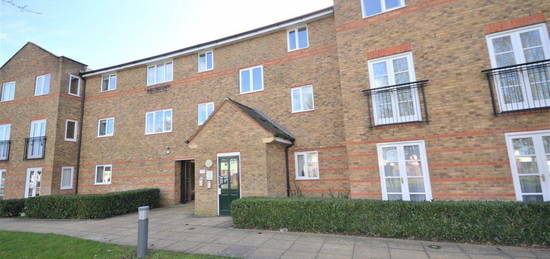 Flat to rent in Nottage Crescent, Braintree CM7