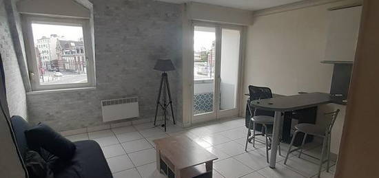 Studio meublé  à louer, 1 pièce, 24 m², Étage 3/3