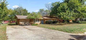 613 Pillar St, Bowie, TX 76230