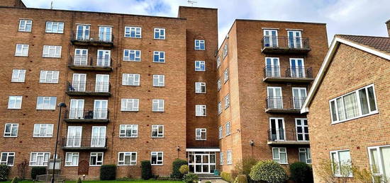 Flat to rent in Phoenix Court, West Drive, Edgbaston, Birmingham B5