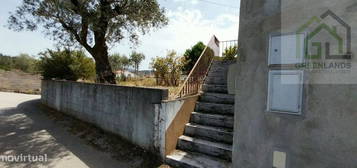 3 Casas de Habitação e um lote de terreno c/ 90m2