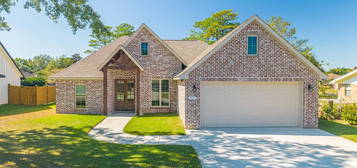 3007 Fairway Dr, Picayune, MS 39466