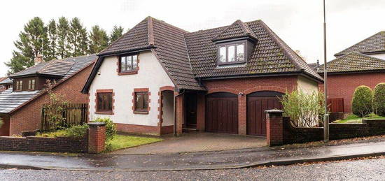 5 bedroom detached house