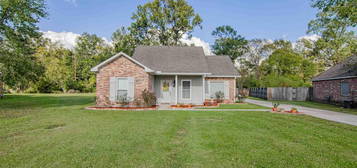 38428 Silverstone Ave, Prairieville, LA 70769