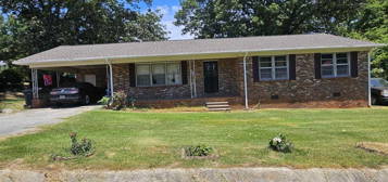 208 Hoover St, Russellville