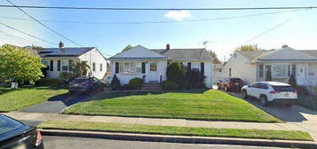 74 Tyler Ave, Iselin, NJ 08830