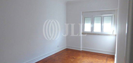 Apartamento T4 remodelado, em Campo de Ourique, Lisboa