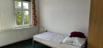 1 Zimmer in einer 5 Zimmer Wohnung möbliert