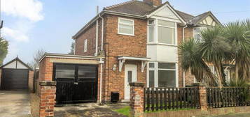 3 bedroom semi-detached house to rent