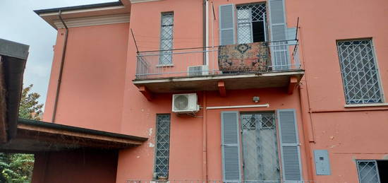 Villa bifamiliare, da ristrutturare, 378 m², Cristo, Alessandria