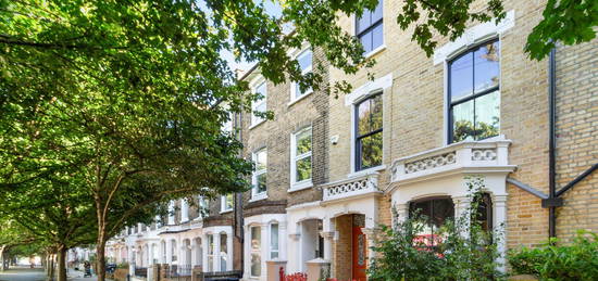 Flat for sale in Drayton Park, London N5