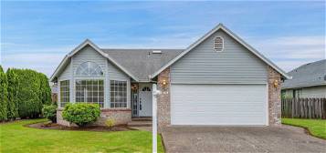 581 SE 6th Pl, Canby, OR 97013
