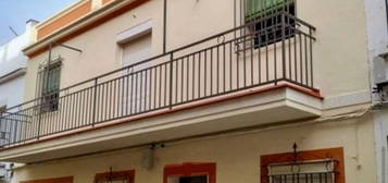 Chalet adosado en venta en calle Valdés Leal, 12