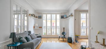 Rue de la Convention, appartement de style haussmannien entièrement rénové