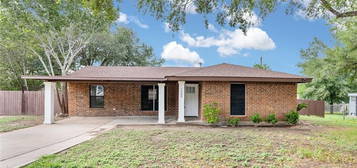 1302 Amy St, George West, TX 78022