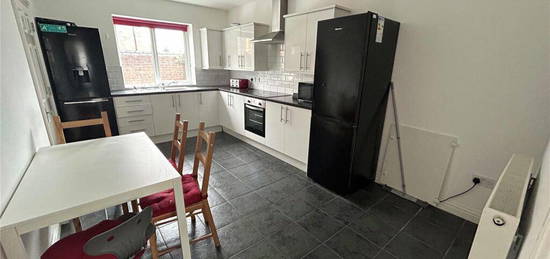 5 bedroom end of terrace house for sale